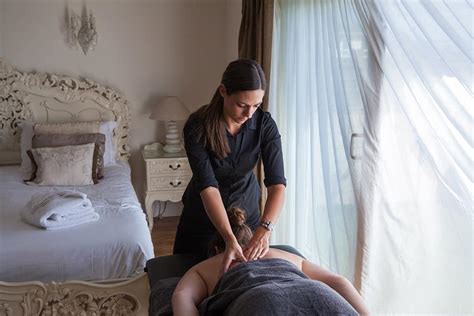 Intimate massage Escort Figtree